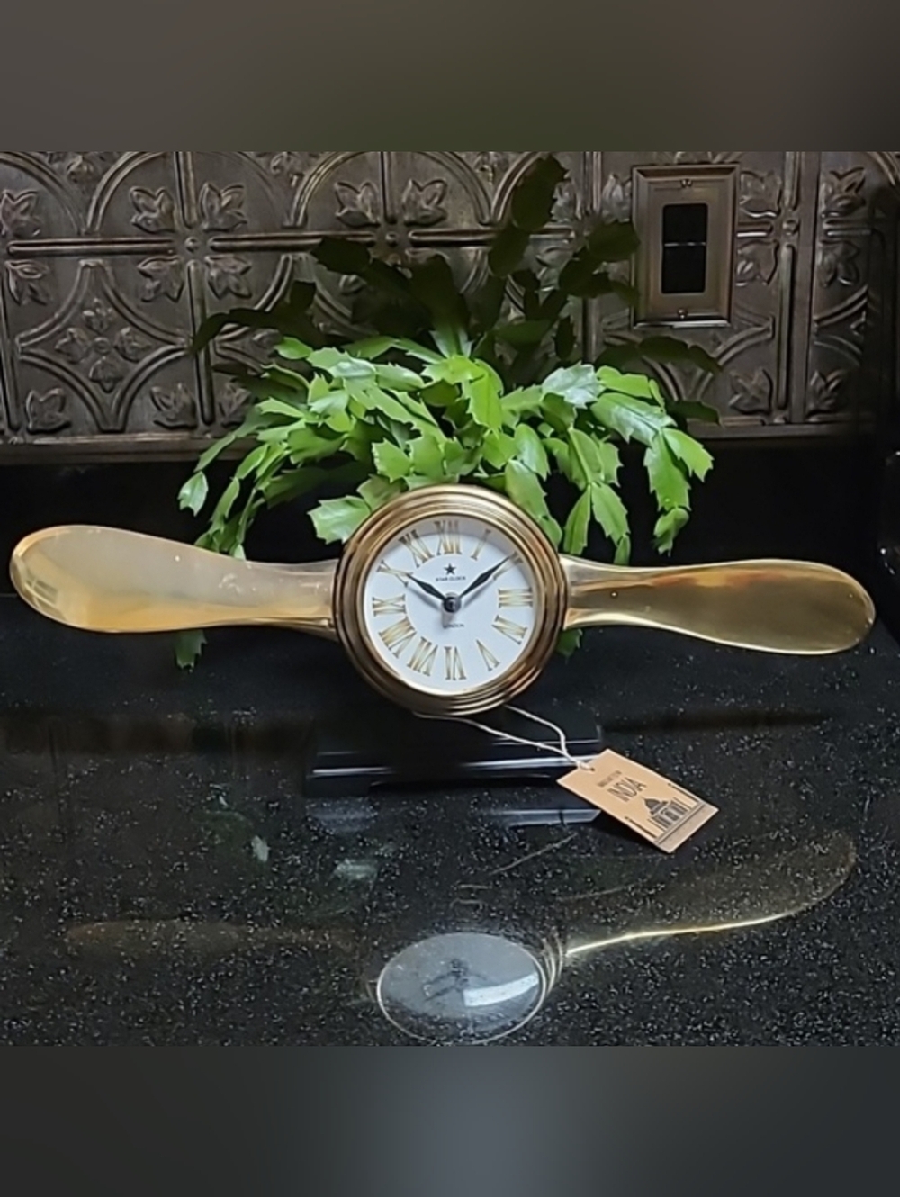 Propeller Tabletop Clock - Picture 1 of 10